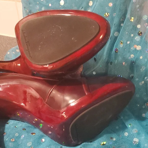 Salvatore Ferragamo Heels Shade of Red - Picture 8 of 15